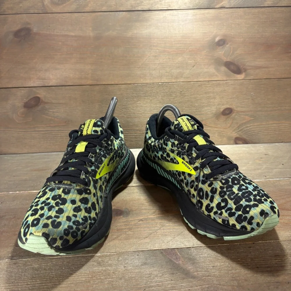 Brooks Adrenaline GTS 21 Womens size 6 shoes Green Cheetah wild Running sneakers